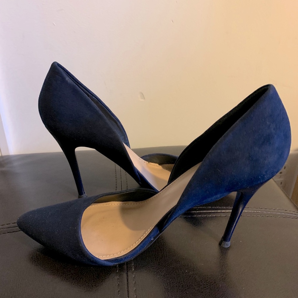 Navy blue pumps